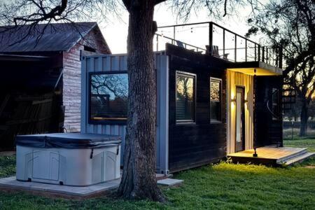 Hot Tub! The Blue Ridge Luxury Container Home Bellmead Extérieur photo